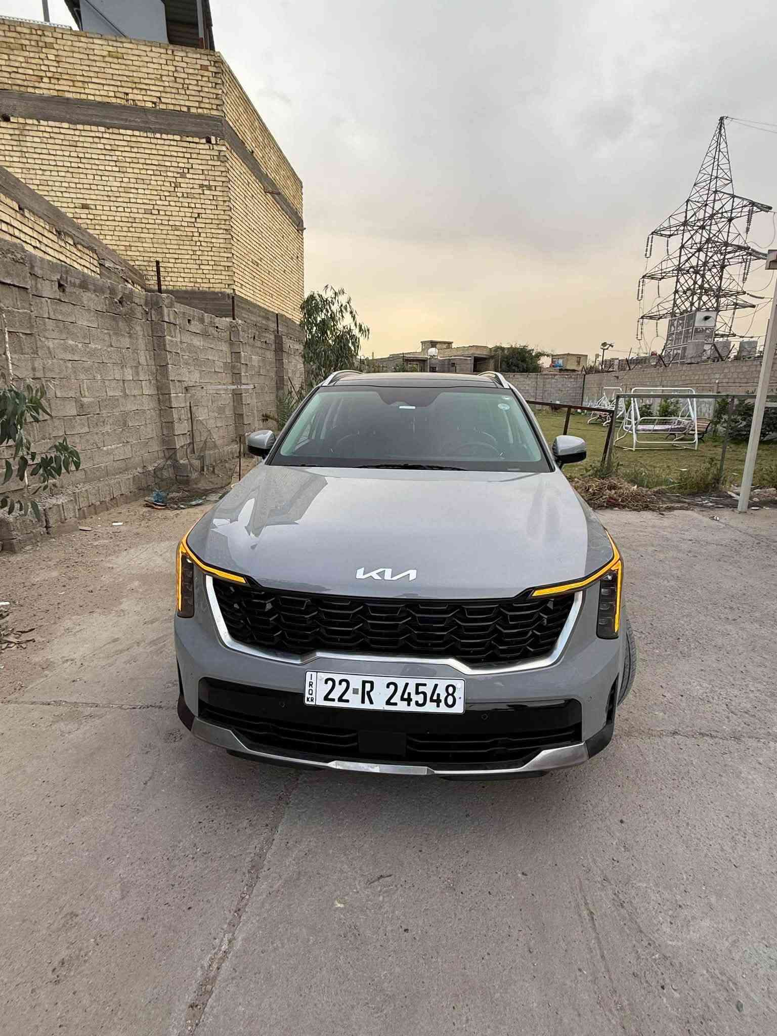 *للبيع كيا سورنتو Kia Sorento 2024* 🧿
*فيس لفت جديد - فئة عالية - 7 راكب*

*التفاصيل:*
- *الموديل*: 2024
- *اللون*:سمنتي  - داخلي اسود جلد
- *الوارد*: امريكي
- *الحادث*: جاملغ وباب
- *الدفع*: 4x4
- *المكان*: بغداد
- *الرقم*: اربيل

*المواصفات:*
- شاشتين 12.3" متصلة بانوراما
- جلد + كراسي كهرباء + بانوراما
- ويل 20 انج اسود + لايتات LED جديدة
- كروز ذكي + رادارات + كاميرا
- شحن وايرلس + بصمة + تشغيل عن بعد

*السعر*: اتصال
‭***********‬
*للاستفسار*
