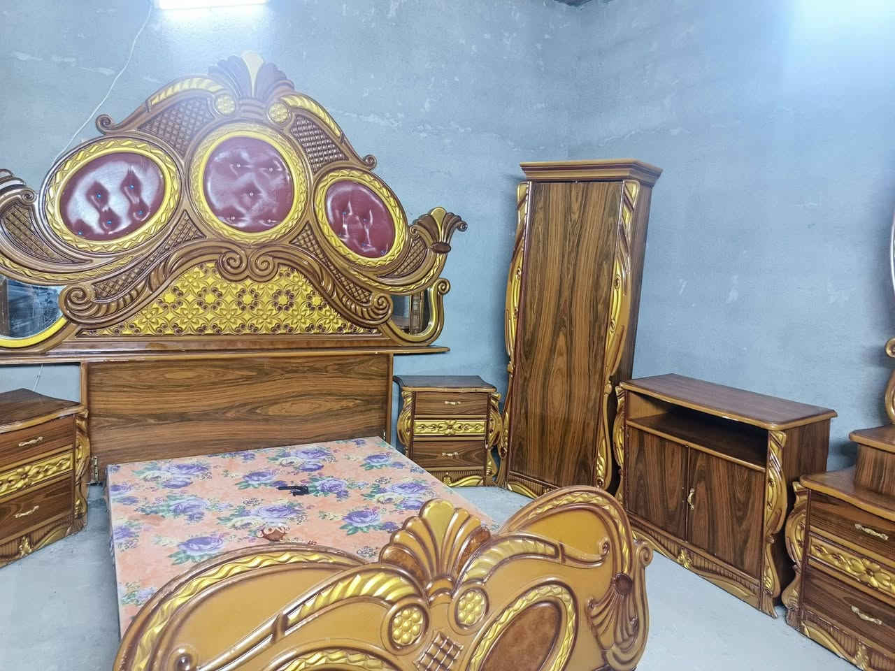 غرفة اخشاب صاج الضهر جرجوبة الزاوية فر اي ضرر ما بيهة نضيفة حيل السعر ٦٥٠ المكان بغداد الحسينة مال راشدية للتصال*********** متواجد واتساب وعندي توصيل
