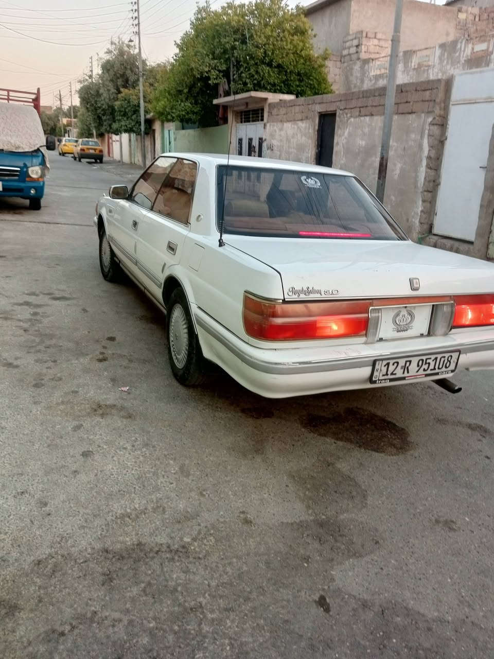 السلام عليكم سيارة هرتوب موديل 91 رقم دولي سنوية لغاية واحد ثلاثين سيارة مكينه كير ذهب روح جيك صبغ بيها ثلاث قطع طخم جديد وايرمنية كلها شغالة بس تبريد عاطل دخل السياره جديد سيارة خير من الله اوكلشي موجود بالسوك تفصيل كلشي مكتوب  بلا مرواس وبلا قصد بيع نقط ***********كورك ***********اسيا
