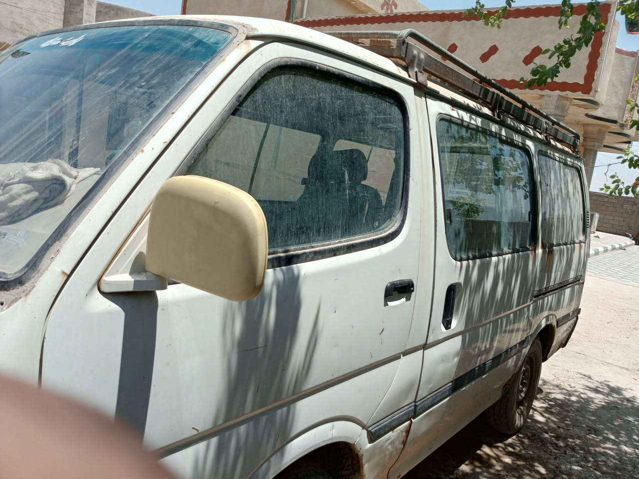 سلام عليكم سيارة البيع هايسه موديل 96 راقم واسط احمر  وسعر 13وبيهه  مجال رقم تليفون  ***********مكان بغداد شعب
