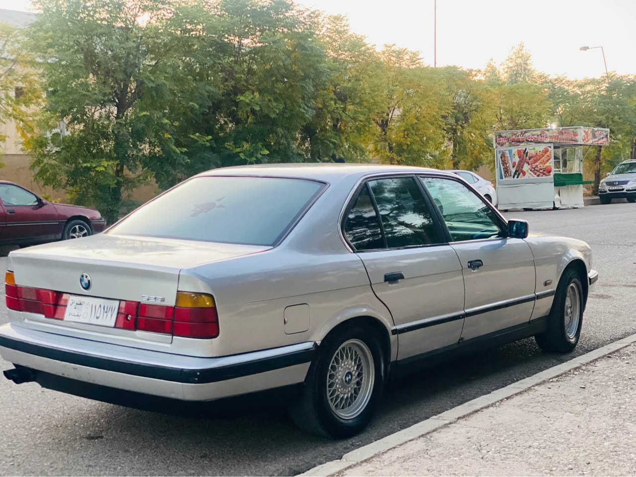 بي ام دبليو 528i • جير عادي • كتابي
