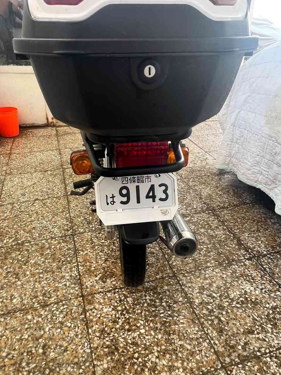 السلام عليكم
 نامه موديل 24 كفاله كهربائيات كلها شغاله ودراجه خير من الله محرك نضيف 3 احرف اوراق كامله
عنوان حله ورديه 
سعرها 450 قفل
***********
