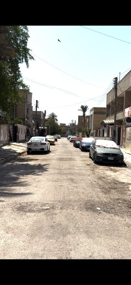 مشتمل ٨٠ متر واجها ٤ ونزال ٢٠ طابقين يقع على شارع ١٢ متر الشعب مقابل محططة وقود حي عدن 
مكتب النهرين للعقار 
هاتف ***********
