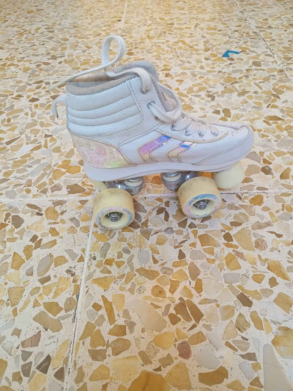 توفر سكيت رباعي ولادي وبناتي 🤩🔥
