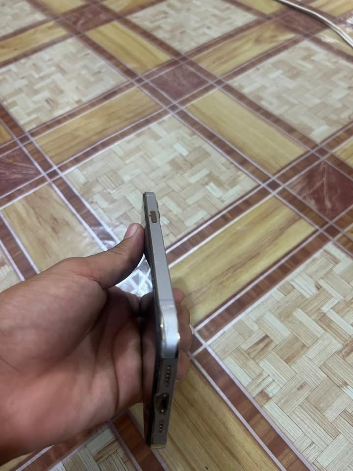 سلام عليكم ايفون ١٢برو ماكس
جهاز مبدل شاشه اصليه 
وبطاريه اصليه@ 
بي رعشه بل كامره بس شغاله 
ضهر مفطر 
جهاز مستخدمه حلو زين 
السعر قفل قفل ٢٠٠$
تواصل واتساب ***********
***********
