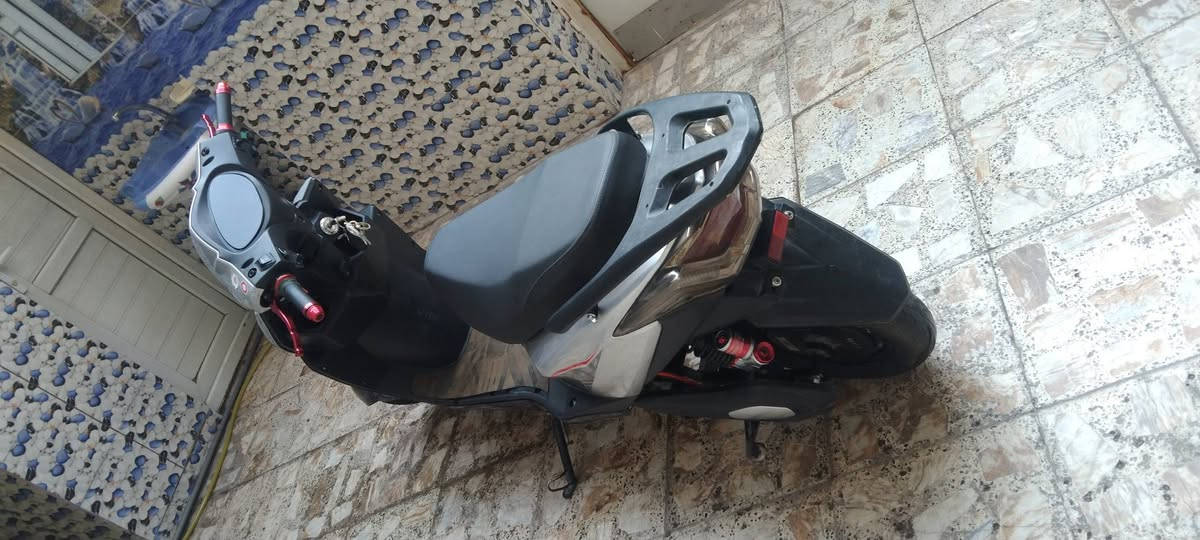 السلام عليكم
دراجه سكنكس شحن استخدام ٣ اشهر فقط للدوام وارجع 
مكفولة وجديدة والسعر ٨٠٠وبيها مجال 
مكاني العبيدي 
***********

