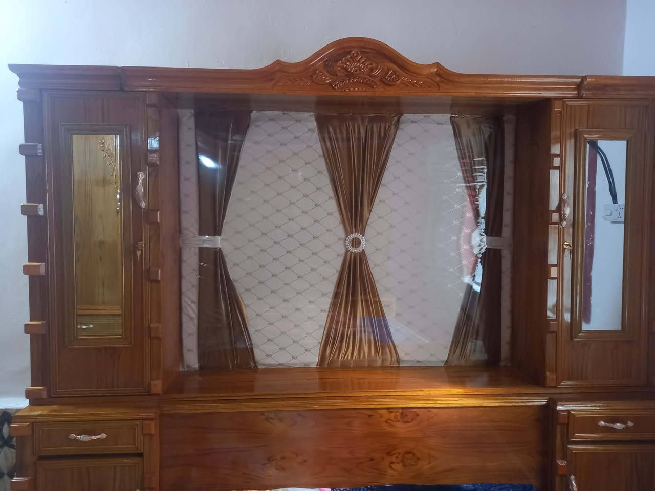 سلام عليكم غرفه اخشاب للبيع شراي
تصل ع رقم ***********
