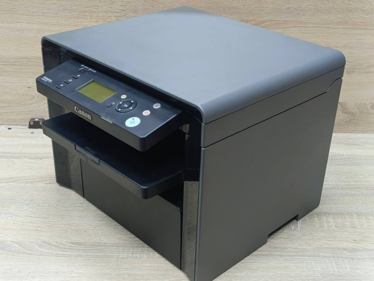 طابعة كانون موديل MF4410 مستعمل بحالة ممتازة سعر الحبر 10 الف تطبع 1600 نسخة نوع الحبر باودر سرعة طباعة 18 ورقة بالدقيقة وجه واحد استنساخ طباعة سكنر🚦سعر الطابعة 150 الف 🚦مع كاترج جديد وكيبل كومبيوتر وكيبل كهرباء وقرص تعريف للطلب *********** / *********** يوجد توصيل لكل المحافظات نسبة نظافة الجهاز 90% ضمان تشغيل وفحص....
#طابعتي
#الصفوة
