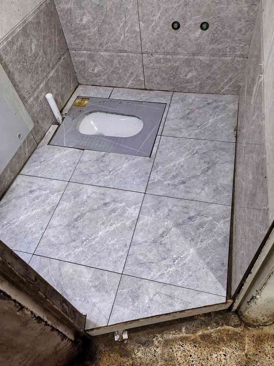 ✨ الأستاذ المبدع بالسيراميك، شغله يحچي عن نفسه 👌
دقة بالتركيب، نظافة بالشغل، وذوق بكل تفصيلة 🤍
ما شاء الله إبداع يستاهل كل المدح 🌟
أستاذ بمعنى الكلمة وفنان بشغله 👏 
خلي الجدارن تحجي عن ذوقك ✨
أناقة على الجدران ...وفخامة بكل تفصيل 🤍
التواصل ***********
***********
