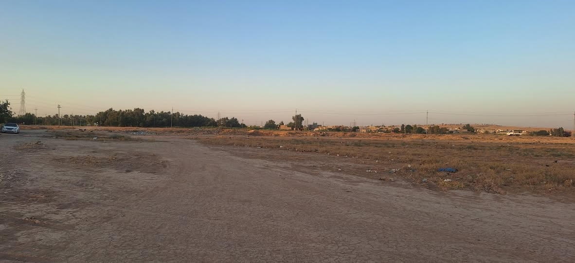 نصف قطعة طابو صرف مساحة ١٢٥م حي الموظفين توزيع الشهداء وجرحى يبعد 30م عن اعدادية الاخاء ومتوسطة الأكرمين( السعر 12) ***********
