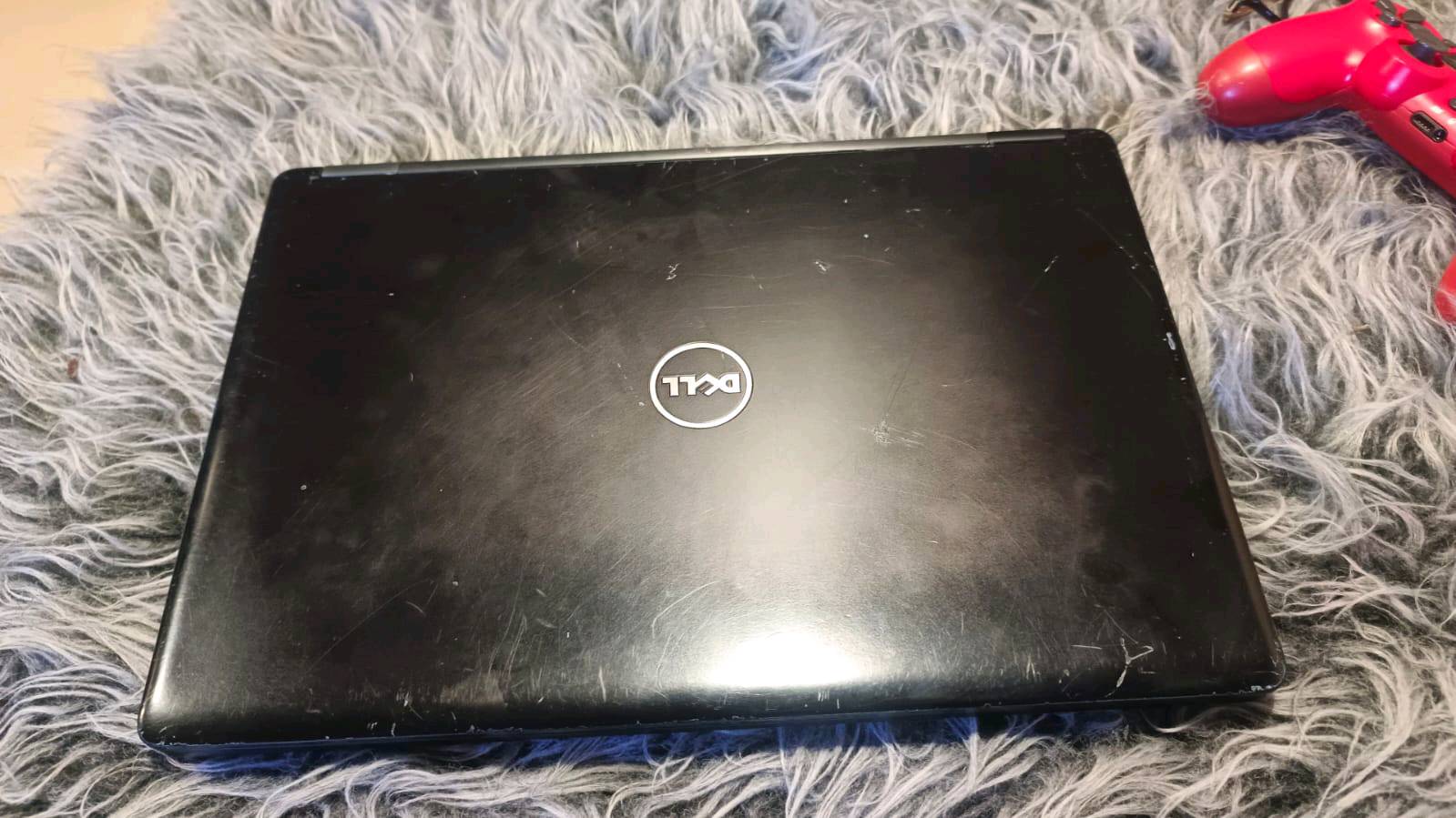 متوفره حاسبه من شركه DELL 
سعر 400الف تدعم الألعاب 
للتواصل ***********