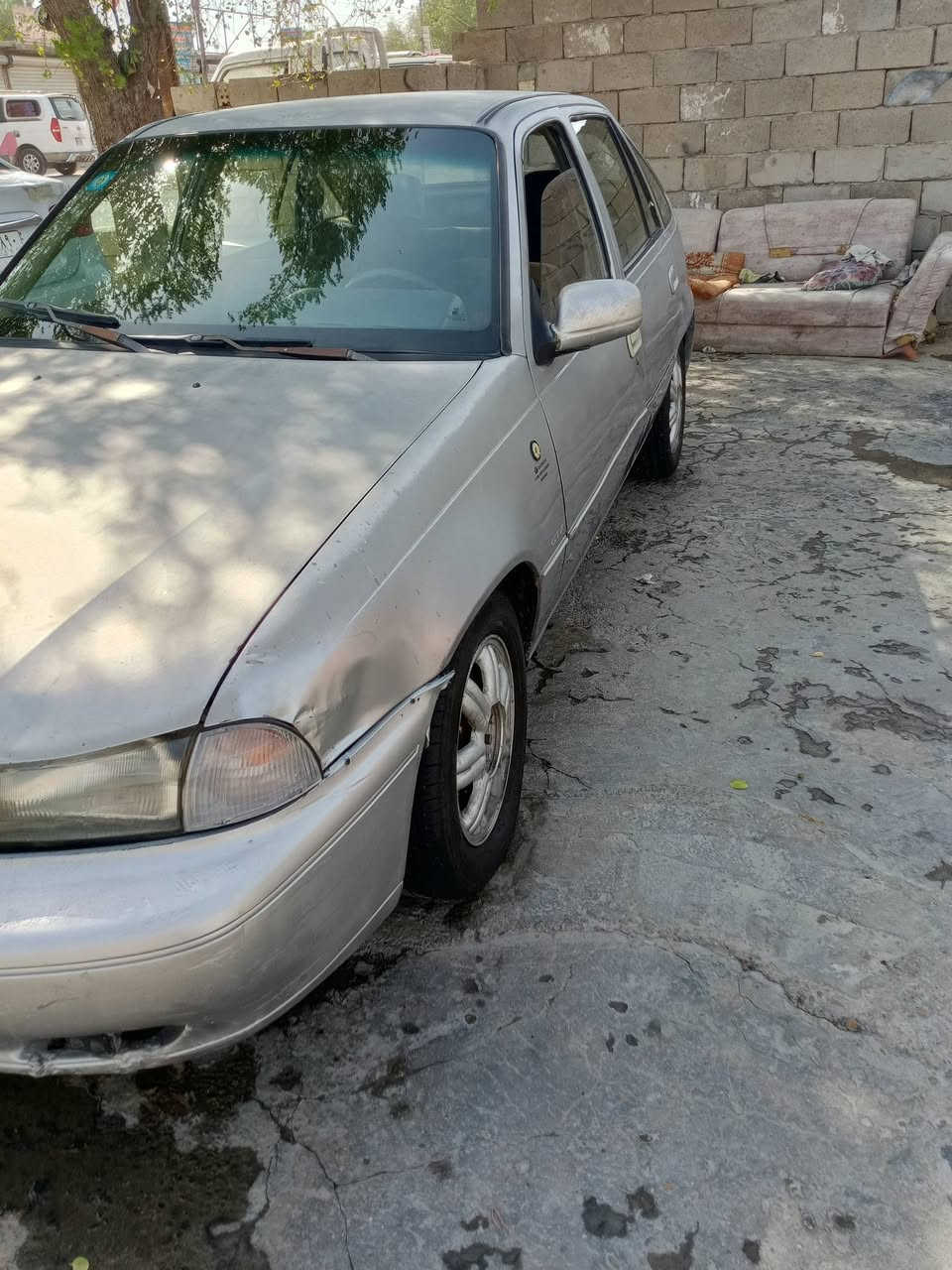سياره سلو هاچ باك موديل 96 سياره مكينه وكير مال حاويه شاديله تبريد بس عوزه غاز  السعر 23وبيه مجال بغداد الرقم ***********
