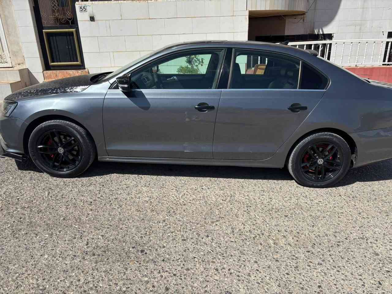 ***********
Jetta 2017 1.4 tsi 
جیتا ٢٠١٧ مەکینە ١.٤ تۆربۆ 
فول فول مواصەفات گێڕ عادی 
سڵایت-بەصمە-ڕاداری دواوە-کامێرا-شاشە کار پلەی - ڕاداری ئاوێنە -کوشن جلد -کوشن هیتەر-ئاوێنە هیتەر-لایت ئەوتۆ 
تێبینی:- سەیارەکە لایتی دواوە پێشەوەی گۆڕاوە بە لید و زینۆن و عەدەسە بلاجکتۆری بۆ دانراوە شوتەی سپۆرتی لەسەرە داون پایپی لەسەر پلاکی ڕایسینگ 
٤ ویلی قیاس ١٦ ی زۆر جوان هەموو جوانکاریەکی بۆ کراوە دوگمەی تراکشنی بۆ دانراوە 
کلاجی ڕایسینگ
دەبڵ ئەگزۆزی بیلادی هەردولا هەواو سەوتی هەیە 

بۆنیت و چەمەلەغی دوای سایەق بۆیاخ 
٣ پەڵەی بچوک بۆیاخ و سارد 
کەمێک تەرزەی هەیە 
نرخی ٩۲ وەرەقە و مەجالێکی کەم 
*********** whats app 
سەنەوی تازە السليمانية, العراق
