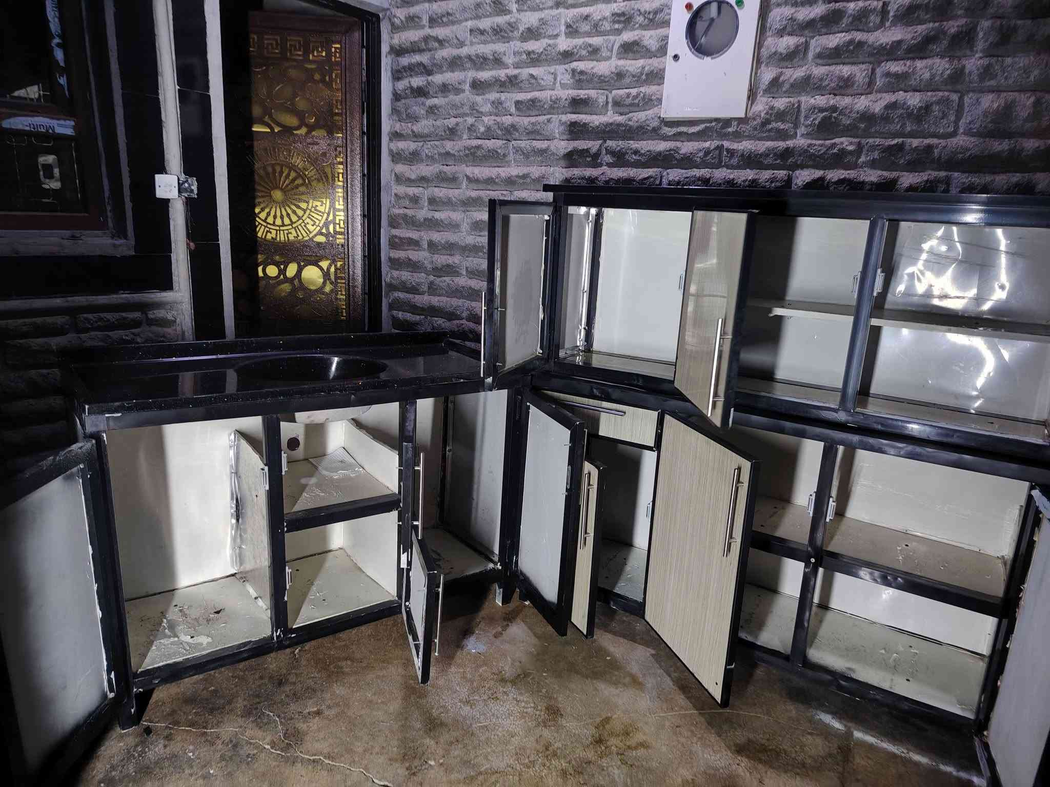 سلام عليكم ورحمة الله كاونتر مترين وسنك متر و30مرمر الشراي يخابر ويدلل العنون كركوك حي العروبه قرب جسر الرابع ***********
