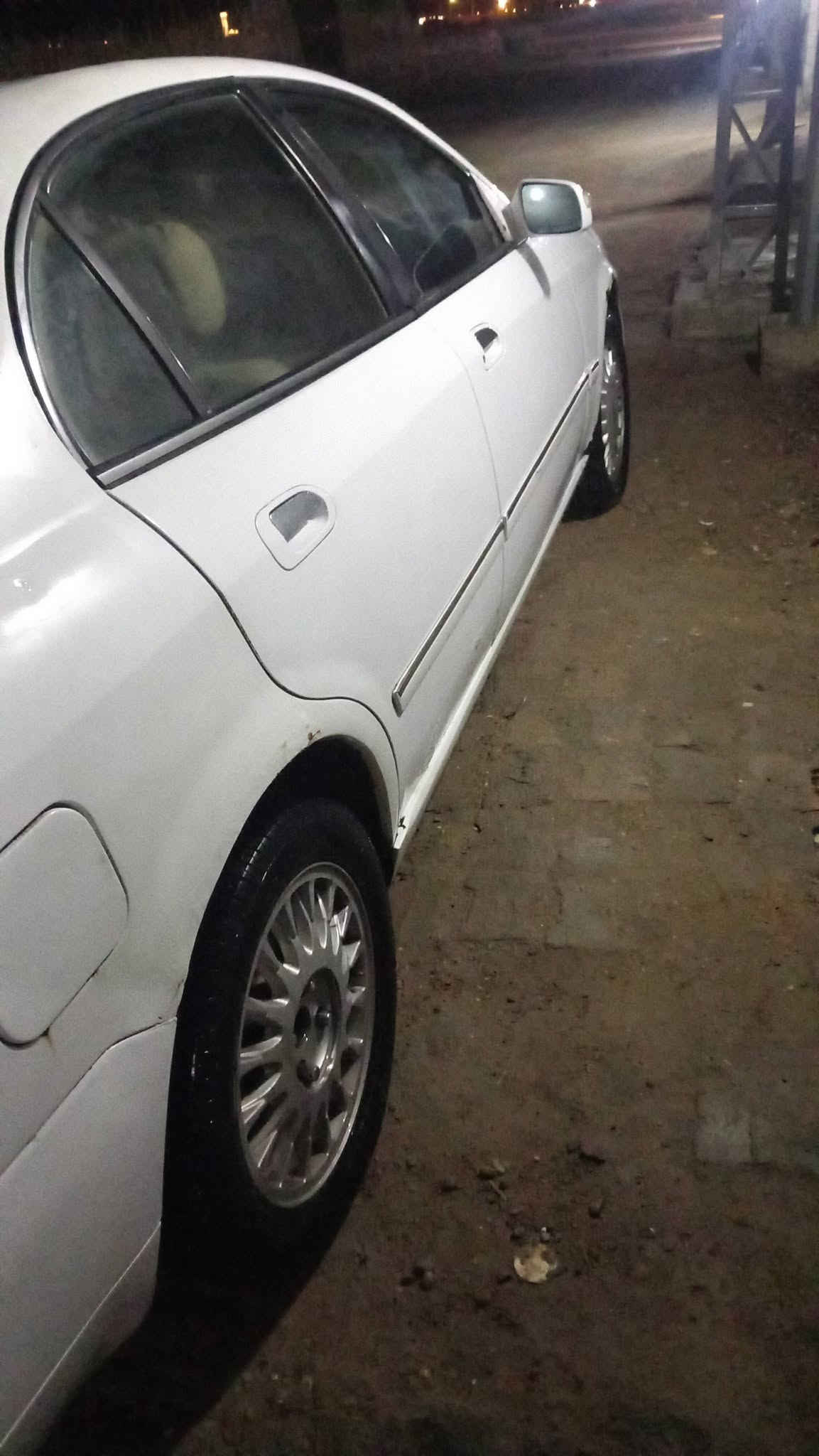 سلام عليكم شيري استر رقم انبار تحويل ثاني يوم كير محرك نضيف كهربائيات شغاله تبريد شغال بيه خياسات رصعه بجاملغ الايسر سعر ٢٥$ ***********
