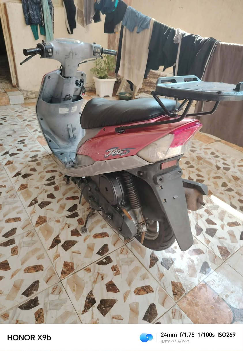 سلام عليكم
ماكس منغول دراجه نضيفه شوفت عينك.

وياهه كفرات رصاصي خت واحد مالاته.

دراجه نقصه ولفات بس مافاتحه قبل يعني ياخذه جناي.

سعره 425.

مكاني حله ابي غرق.

***********

