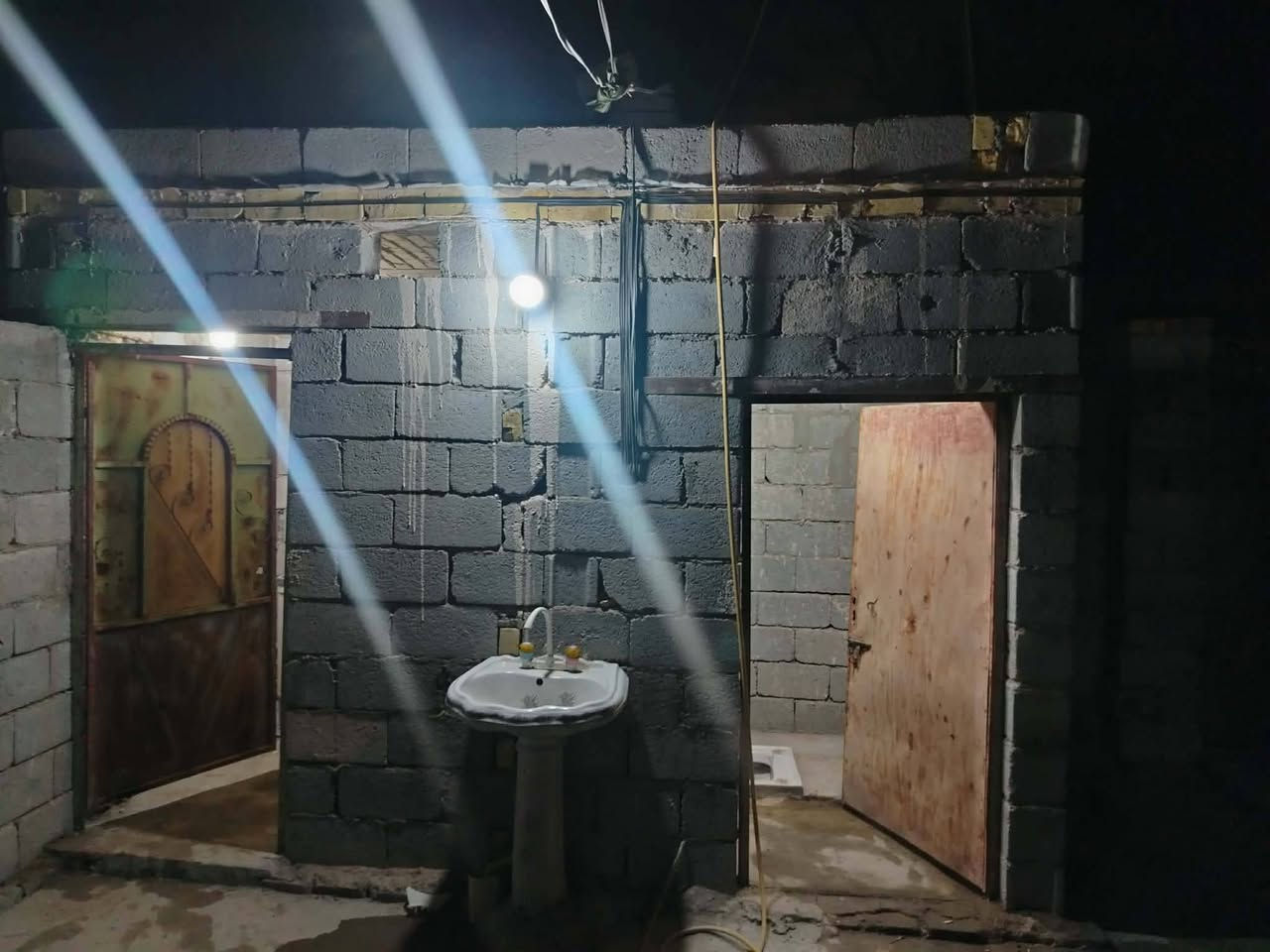 السلام عليكم،يوجد بيت للبيع في حي المنتظر مساحه البيت 260،صالات استقبال 2 بي. ديوانيه 9 x 4 ‏‪***********‬‏
