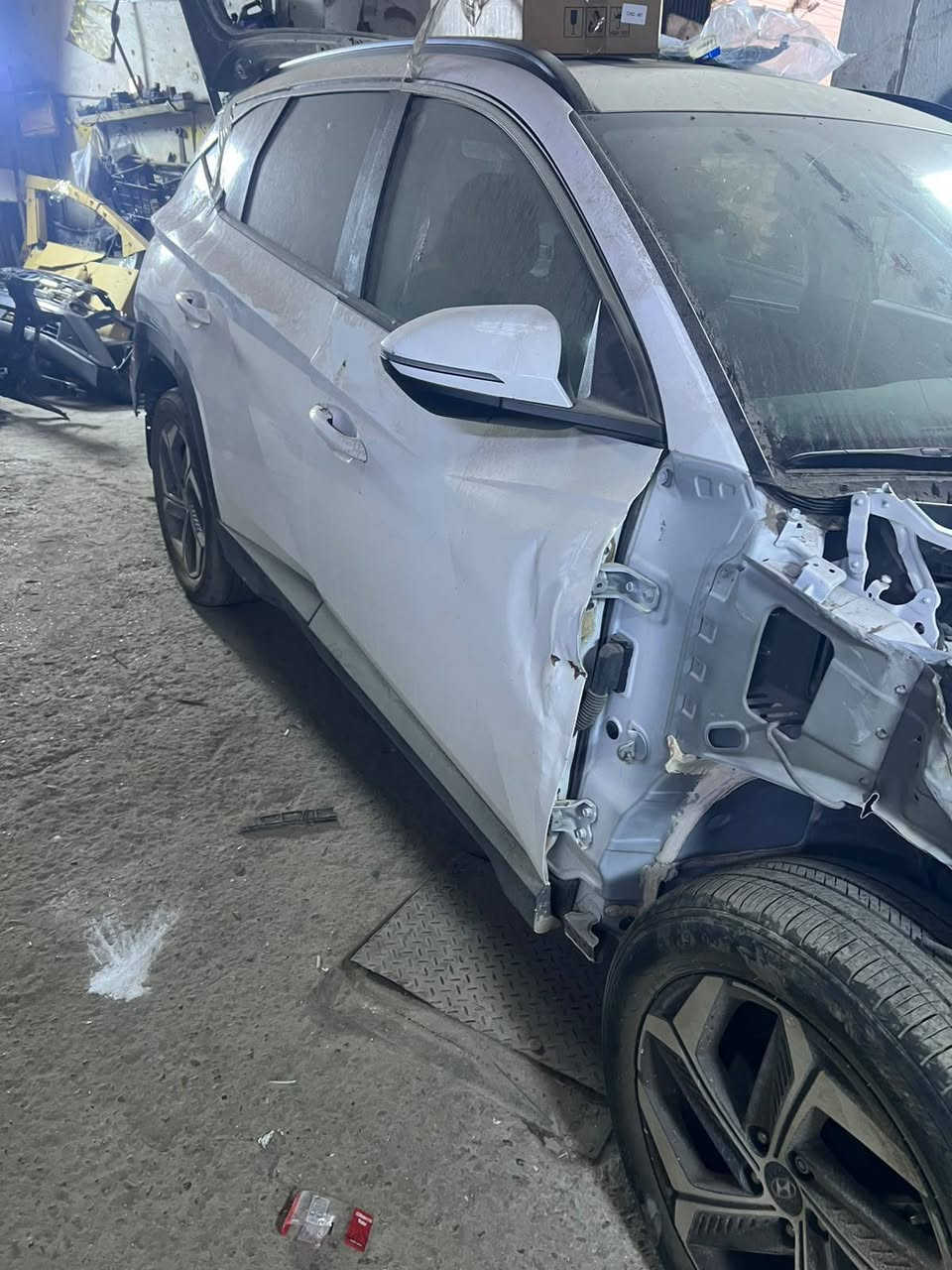 توسان موديل ٢٠٢٤ السياره فووول مواصفات  ماشية ١١ الف
حادثهة موجود بالصور مبدل جاملغ وبنيد وقبق جنطة صور الحادث موجوده بلمنشور

السعر ١٤٥وبيهة مجال بسيط 

 السيارة بدون رقم وباسمي

***********

نص مكتوب في الصور:
- 11:09 bid.cars 3 / 15 1:1 4