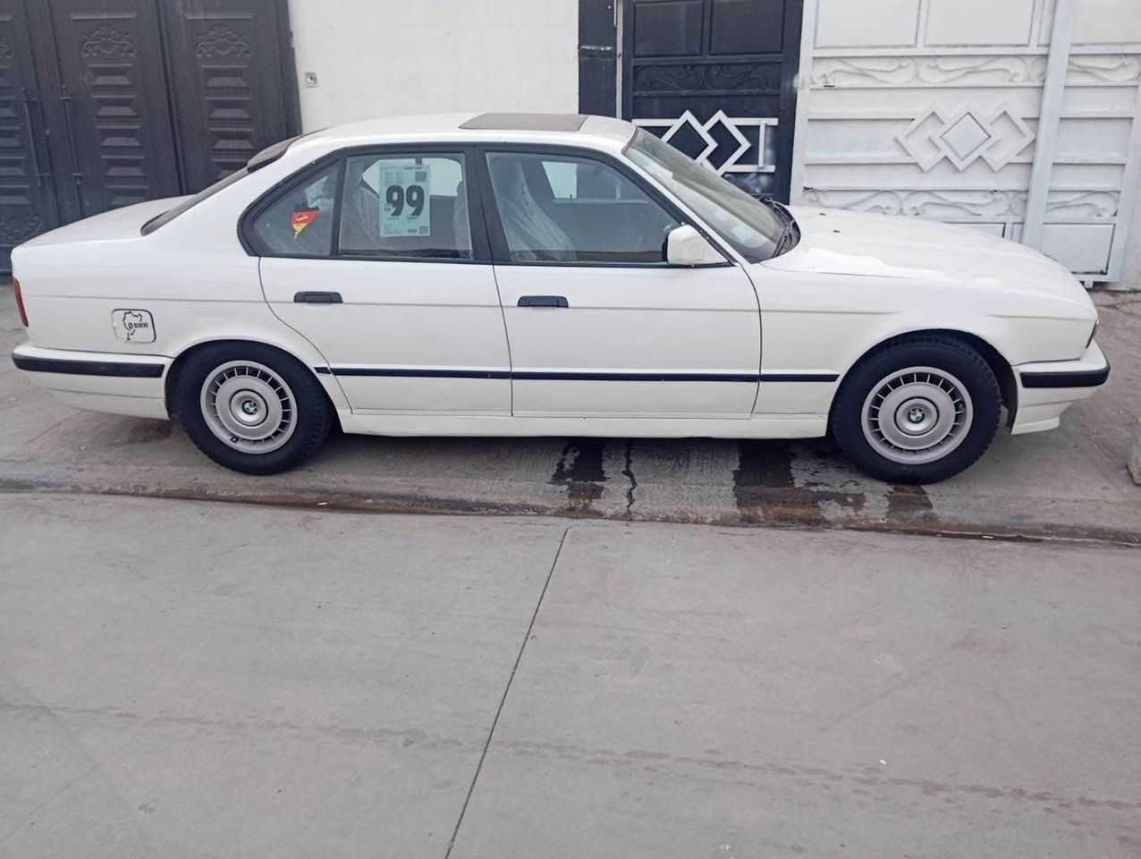 بي ام 525 مكينة فل جديد الكير عادي شرط الكير ومكينة سيارة بلادية بدون ضرر رقم كركوك شرط تحويل 
دواخل جلد بلاد 
موديل 89 محدث
لايت حلقة + زينون 
صدر امامي و خلفي جديد كامل 
ستيرن باور +abs
جامات كهربائي
بلاد تبريد بس بي نقص
سيارة جاهزه من دعامية لدعامية سعر 38 للاستفسار اكثر خابر ع رقم مكان سيارة كركوك *********** كركوك, العراق
