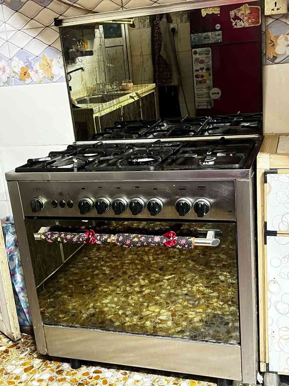 السلام عليكم طباخ ٥ عيون نضيف كولش نضافته ٩٠٪ سعره ٢٠٠  وبي مجال بسيط كولش مكان حي الجهاد الالفين رقم ***********
