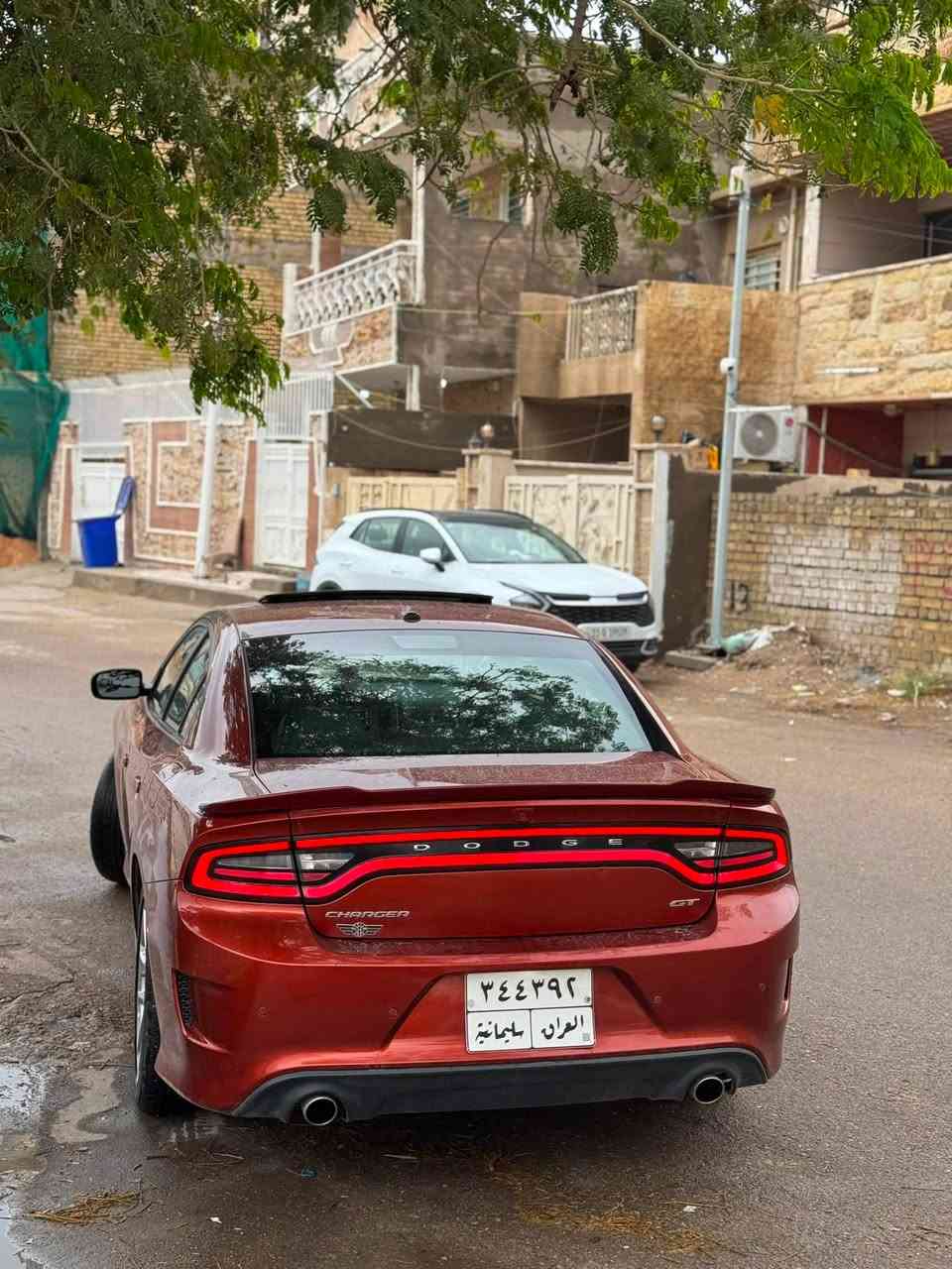 سلام عليكم   دوج جارجر GT خليجي شركت ‏ هالم كفاله عامه
موديل 2021 
لون مميز مشمشي 🧡 
ماشيه 120 الف كيلو متر  🔙
فتحه 
بصمت ابواب
شاشه كبيره
تتشغيل عن بعد 💨
سماعات الباين 💣
فتحت سقف 
كشنات جلد 🐺
رادار خلفي امامي 📡
كامره خلفيه 
وبعد بيها خير من الله موصفات ♥️. 
رقم سلمانيه ما ساقط ارقم السياره عله ايد وحده ول سياره احله  من الصور  بسمي تحويل مباشر  وول سياره ما نقصها اي شي مكان الساره ديالى جلولاء وبيكم خير وتدللون (*********** ) سعر السياره  (.  32. )  الف دولار
