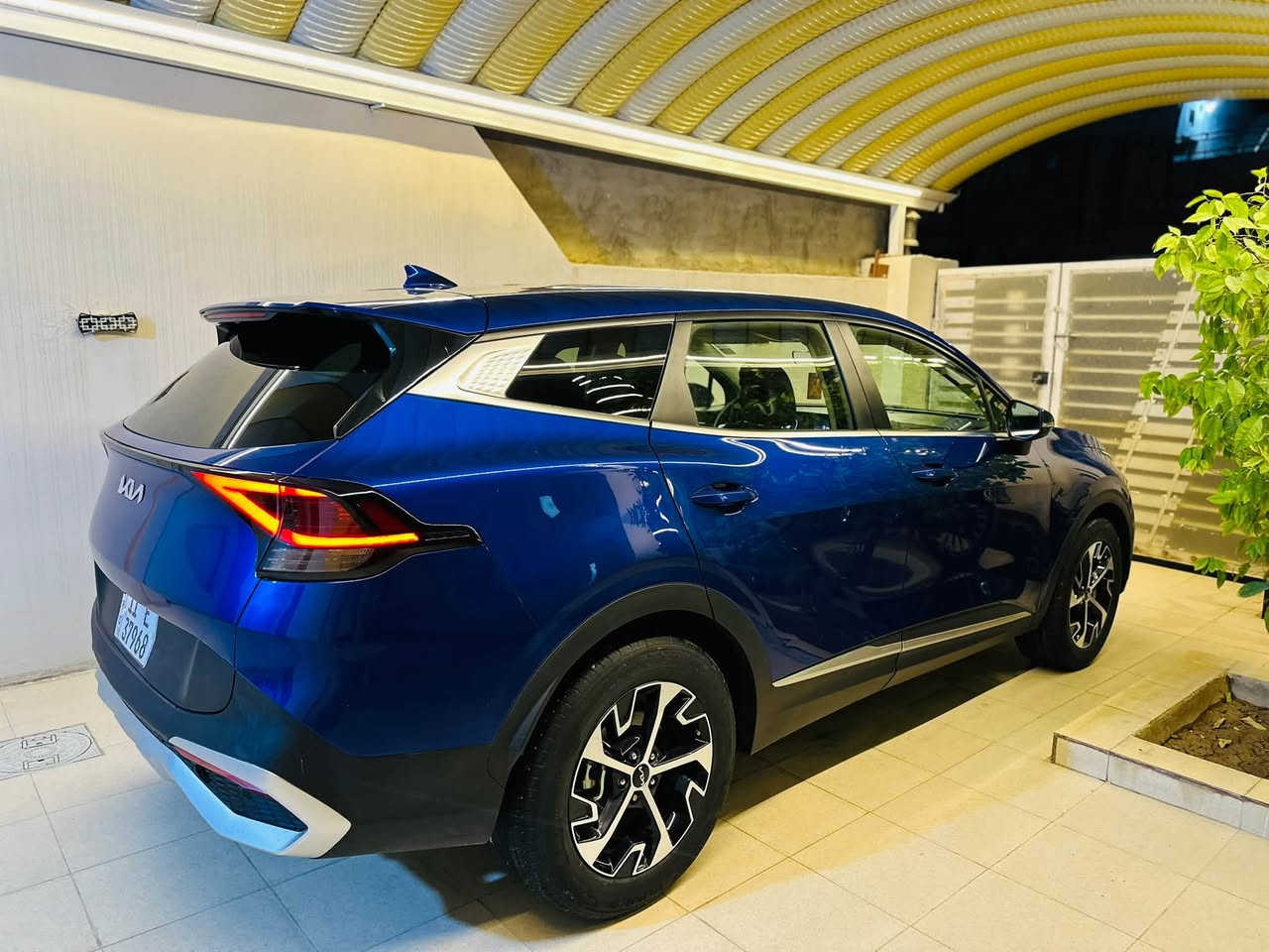 Kia Sportage 2023
-------------------------------------

#السعر : 173$ وبيه مجال 

#رقم الهاتف : ***********

#رقم السيارة : بغداد  

#مكان السيارة : واسط/العزيزية 

-------------------------------------

سلام عليكم 

للبيع  او المراوس 

كيا سبورتج موديل 2023 وارد امريكي حادثه باب خلفي مبدل نفس لون وخشم جاملغ لامامي صبغ بدون دواخل شواصي ولغود مكفولة ماشية 38 الف ميل محرك 2500 بدون توربو  سيارة داخل جلد كشن سايق كهربائي مقاعد تدفئة قيادة ذاتية رادار امامي نقاط عمياء انظمة قيادة حساسات خلفية كاميرا نزول منحدرات اوتو هولد + اوتو ستارت سايد بريك كهرباء مانع انزلاق منافذ شحن شاشة متصل تدعم الكاربلي واندرويد اوتو شحن وايرليس سيارة نضيفة محرك وكير مكفولات بدون فتح وتبديل 

 

-------------------------------------
