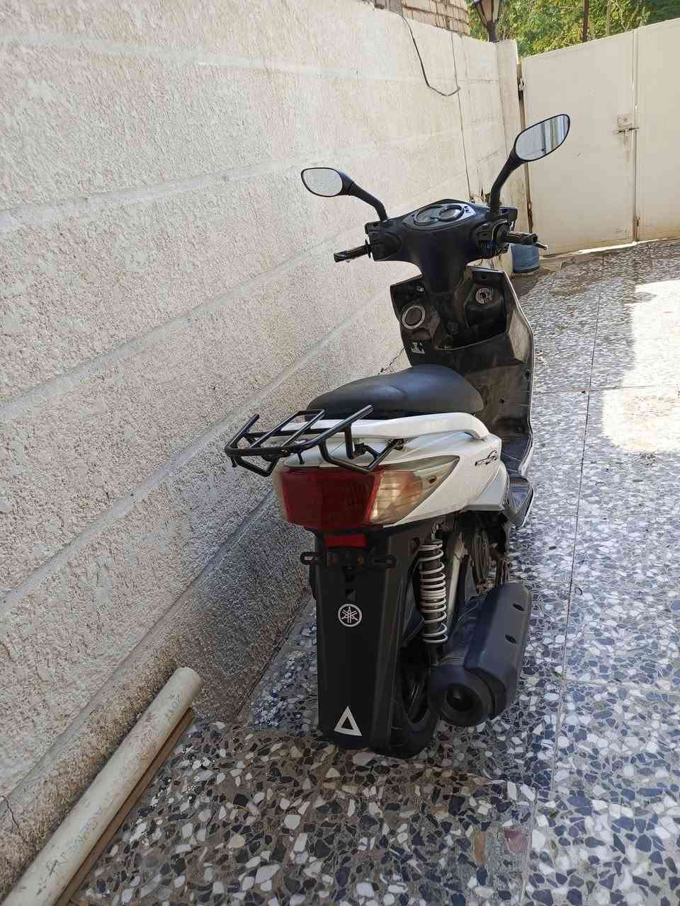 دراجة سكنس فحل نوزل خطين سكليتر نكرة سلف أوراقها كاملة  محرك مكفول ما مفتوح الصورة كدامكم مال محرك ناعم لا نضوح ولا تبخير شلعة ومعدل تخبل كفراتها بلادية كهربائيات كلها كاملة زوج تايرات جدد سعرها 750 مكاني الشعلة ***********
