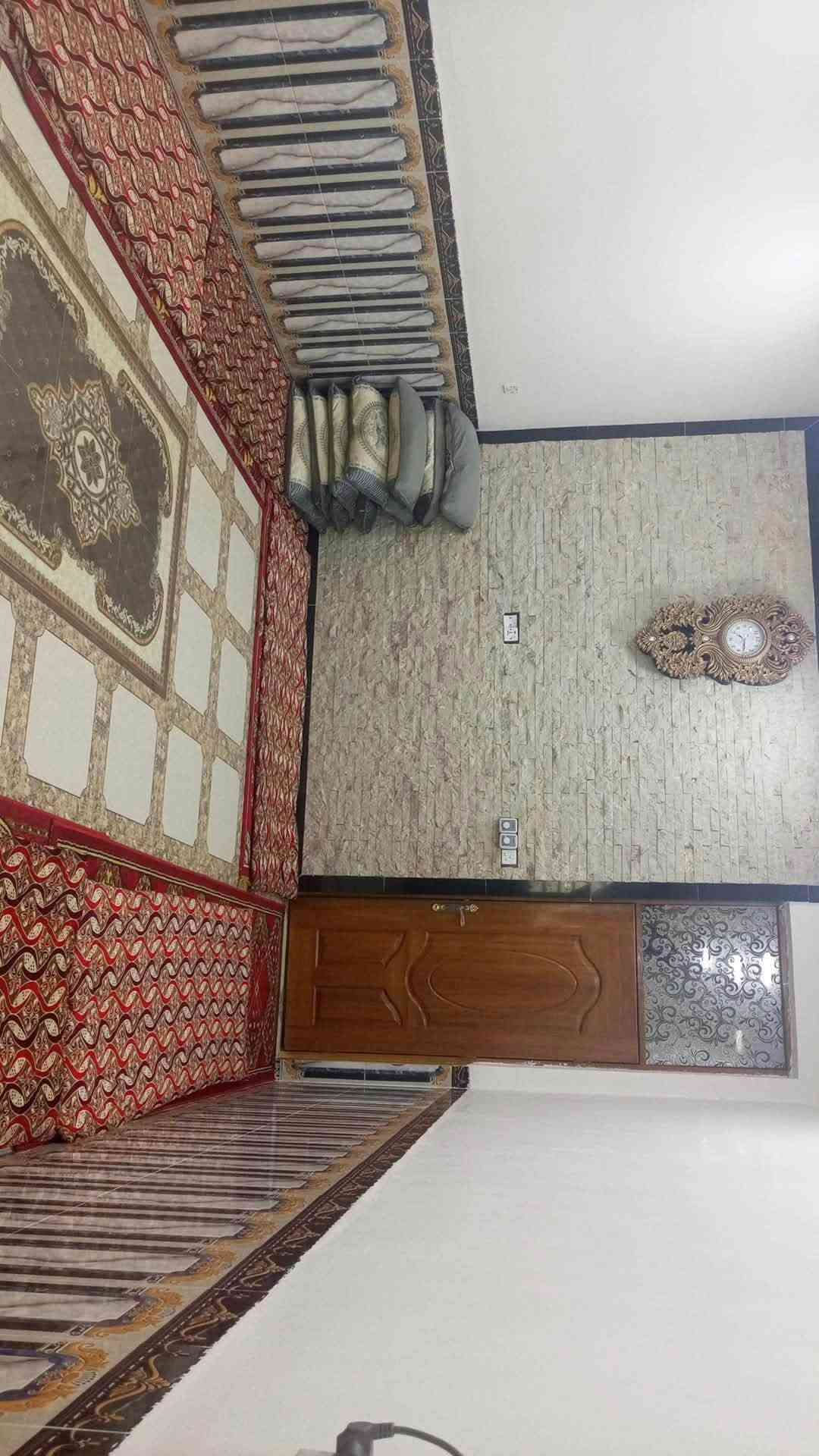 السلام عليكم بيت للبيع مساحه 200متره  بناء جديد 2022 استقبال -غرفتين -هول -صحيات -مطبخ متوفر كافه الخدمات ماء كهرباء مجاري المكان حله نادر الثانيه كراغول   للاستفسار اتصال على رقم ‭***********‬
