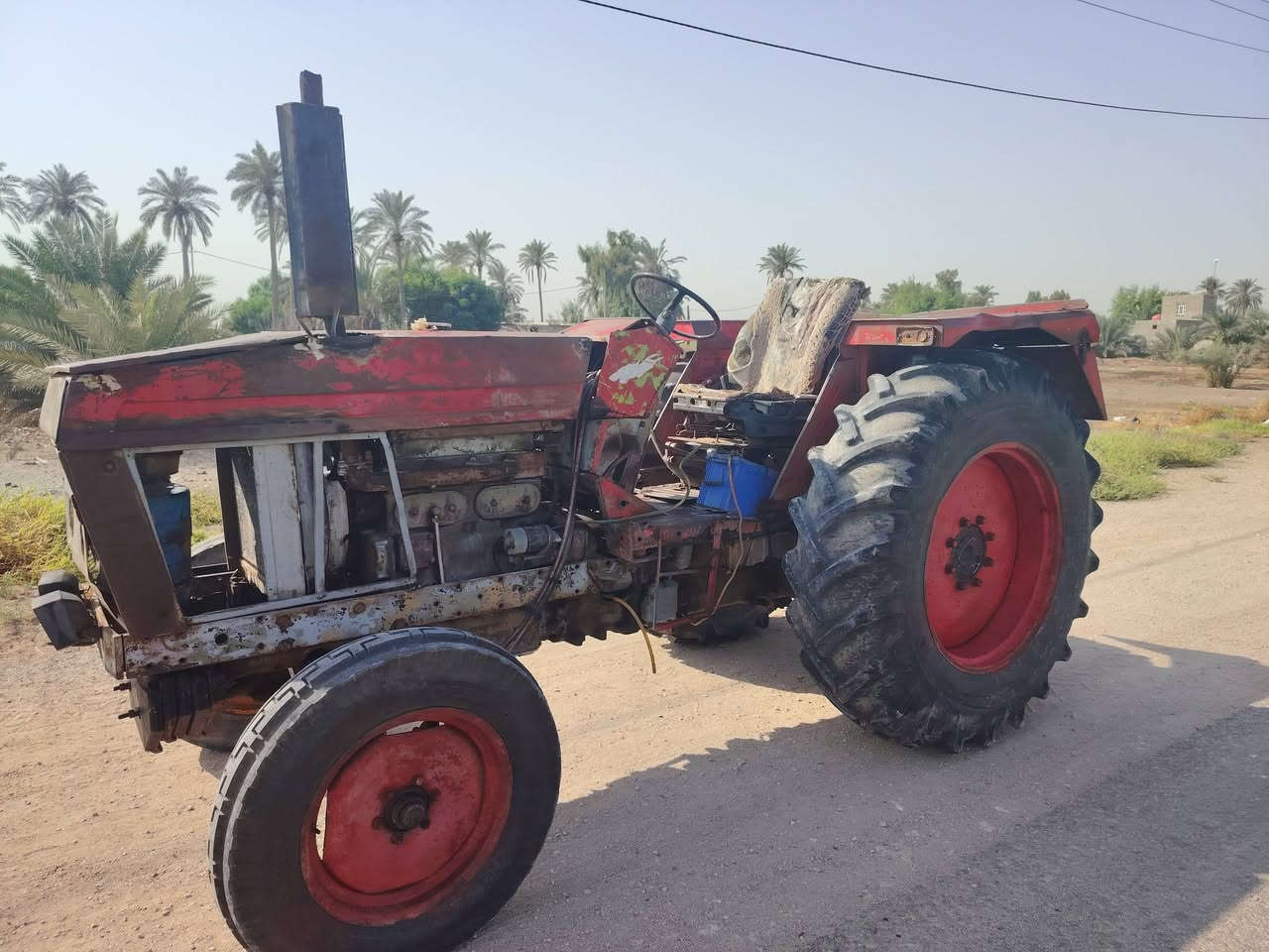 السلام عليكم  مكينه 80 لبيع او مراوس حسب القناعه جهزة من مكينه لا تبخير ولا تنقيص جهازه و تايرات الورة جداد والكدام مثل ماواضح بس واحد مو نظيف استفسار نتصل ع رقم ***********
