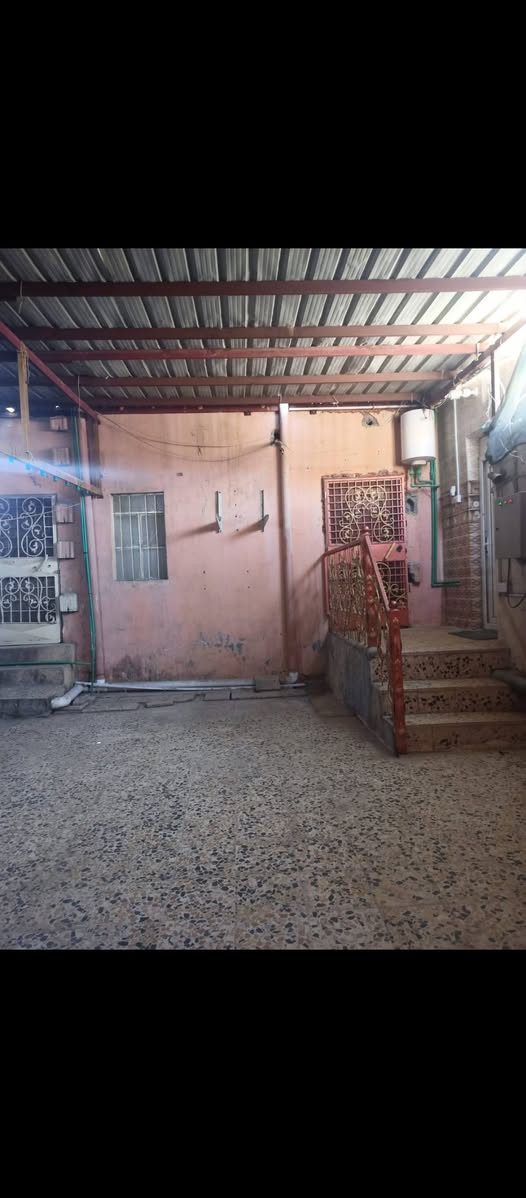 للبيع بيت طابو صرف مساحته 150حي الحسين قرب مدرسه ابو الاسود الدولي وتساب ***********
