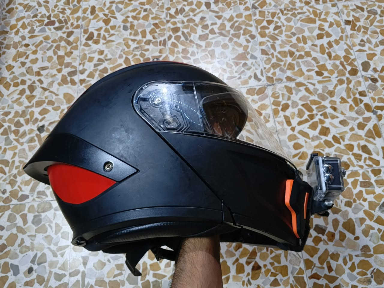 خوذة للبيع
بيها كامرة
وسماعة بلوتوث
***********
