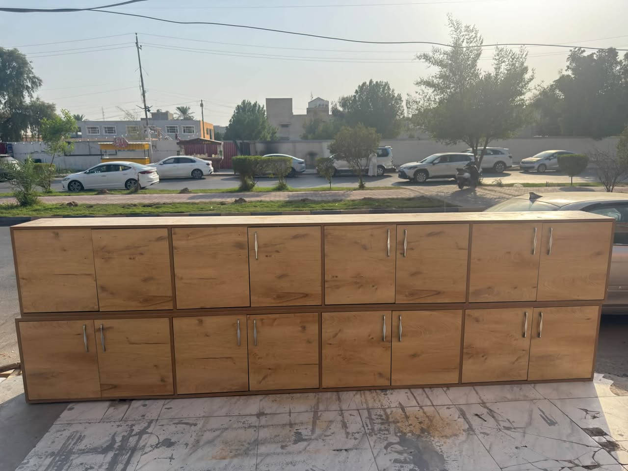 السلام عليكم فاترينات للبيت
عنوان كوت الهوره 

***********

نص مكتوب في الصور:
- الطول 370
- نزل 35
- عدد 2
- رتفاع 50
- الطول 150 عدد 2 النزال 30 الارتفاع 35
- الطول 150 النزال 30 الارتفاع 35
