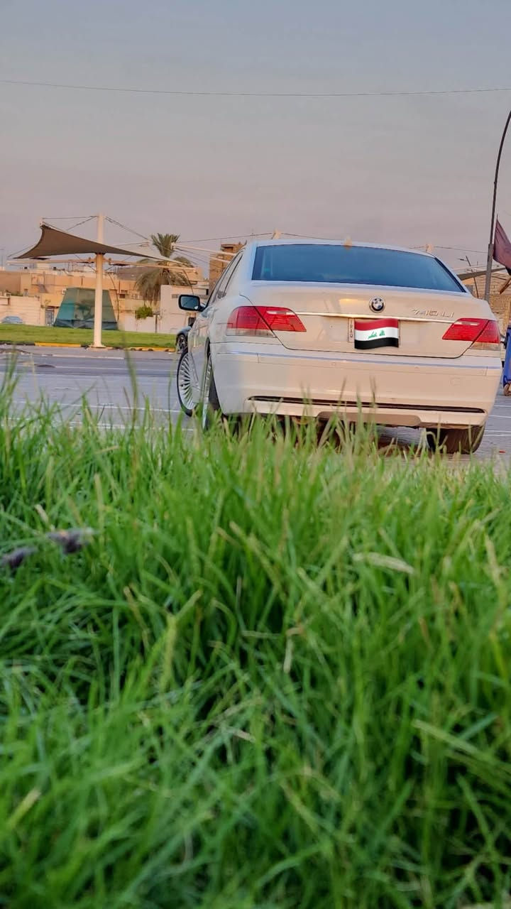 السلام عليكم أحبتي شبابنا الطيبين المُحترمين باخرة 2005 محدثة 2008 حجم 745liمواصفات الباخرة معروفة "
سبالت خلفية بردات البوب شفط والجنطة 
والباقي معروفه مواصفاتها 
تخم تاير جديد / 
 باتري جديد / 
حدادة بالكامل جاهزة مع العربانة الخلفية / 
التبريد شغال / 
كهربائيات السيارة شغالة / 
كفالة عامة السيارة فقط شخط ستوتة ومإشر  الجاملق الخلفي ومكمليهه !! واضحة بالصور 
 رقمها بصرة تحويل موجودة وكالة 
(( شرط التحويـــل )) 
أحبتي سعرها 130 مكانها البصرة / المعقل 
تحياتي للجميع ،🤍 ***********
