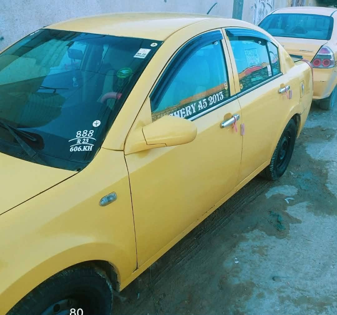 اي فايف محرك كورله ١٨٠٠ نضيف حداديه بلكارتون كهربائيات كلها شغاله رقم بغداد مصفره السياره هيئه وغرامات داخله هزه وكامله بيع مستجل ٢٥وبيها مجال قليل وهذا مو سعرها لكن مستعجل على بيعتها مكاني كوفه شارع المطار القديم  ***********
