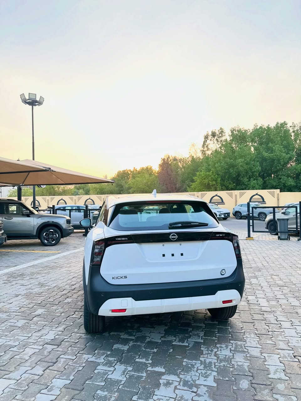 نيسان كيكس 2025 
فئة SV 
ضمان شركة السور 3 سنة او 100 الف كم 
بسعر مميز جدا داخل شركة المهند للسيارات 
عنوان 📍
كربلاء-الملحق-مدينة المعارض-رقم33
للاستفسار ***********
