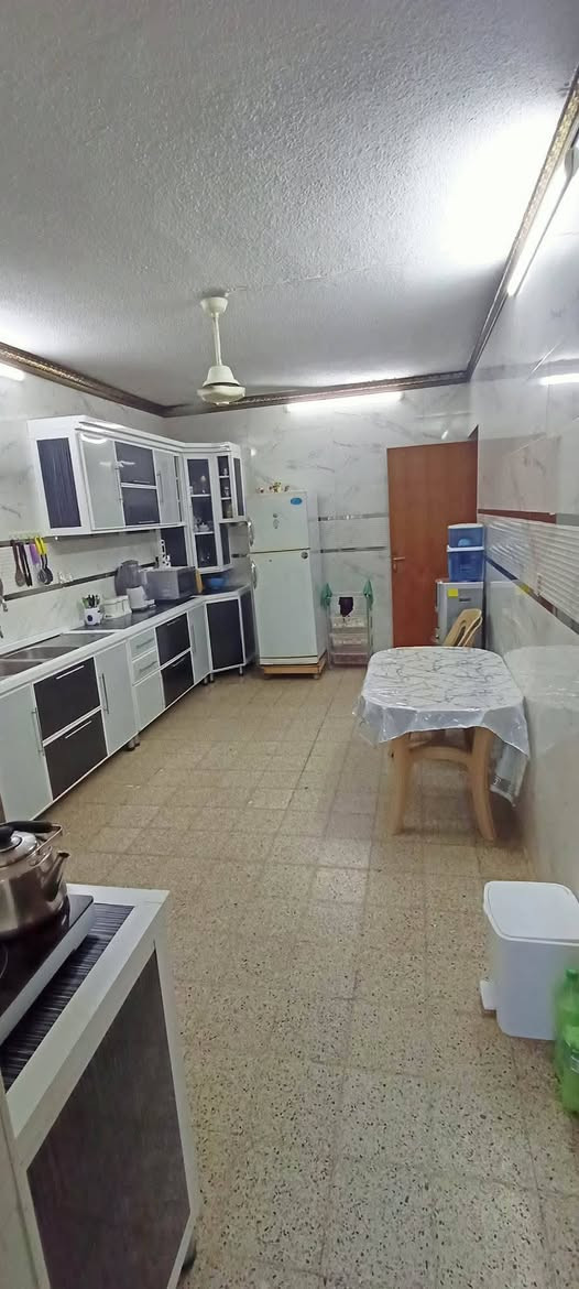 دار للبيع ... السعر مناسب
حي القاهرة قرب جامع مالك الملك
مساحة 237 متر شروق تام
كراج كبير مع حديقة كبيرة 
البيت يتكون من طابقين الطابق الأول غرفة نوم و استقبال و هول و مطبخ 
و صحيات + منور 
الطابق الثاني ٣ غرف نوم و هول و صحيات 
البيت محدث سنة ٢٠١٨
سند طابو ملك صرف 
للاستفسار الاتصال على الأرقام 
*********** واتس
***********
