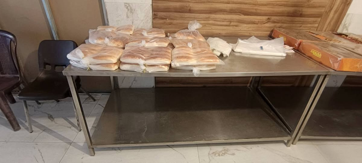 السلام عليكم
غراض معجنات للبيع 
فرن طبقي ابو ٣ حجم كبير 
عرباين 
صواني
ميوزه عرض سل ستيل 
للتواصل ‏‪***********‬‏
او واتساب ***********
