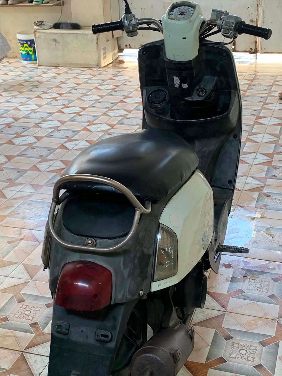 بوليس • العزيزيه • مجال قليل