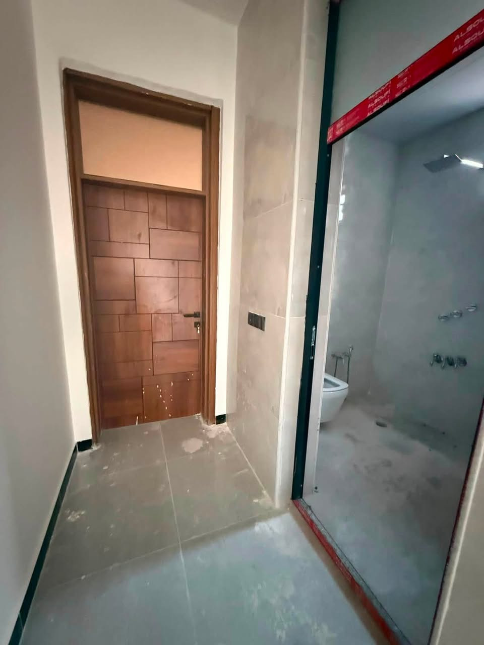 دار لليجار مساحه 100متر(3)غرف نوم 🛌 زيرو ممسكون📍العنوان بغداد الدوره البوعيثه مجمع السلطان شارع الفلل اول فرع قريب على شارع العام  يحتوي على ستقبال+ مطبخ+(3)غرف نوم+خدمات  السعر (600) الاستفسار ***********
