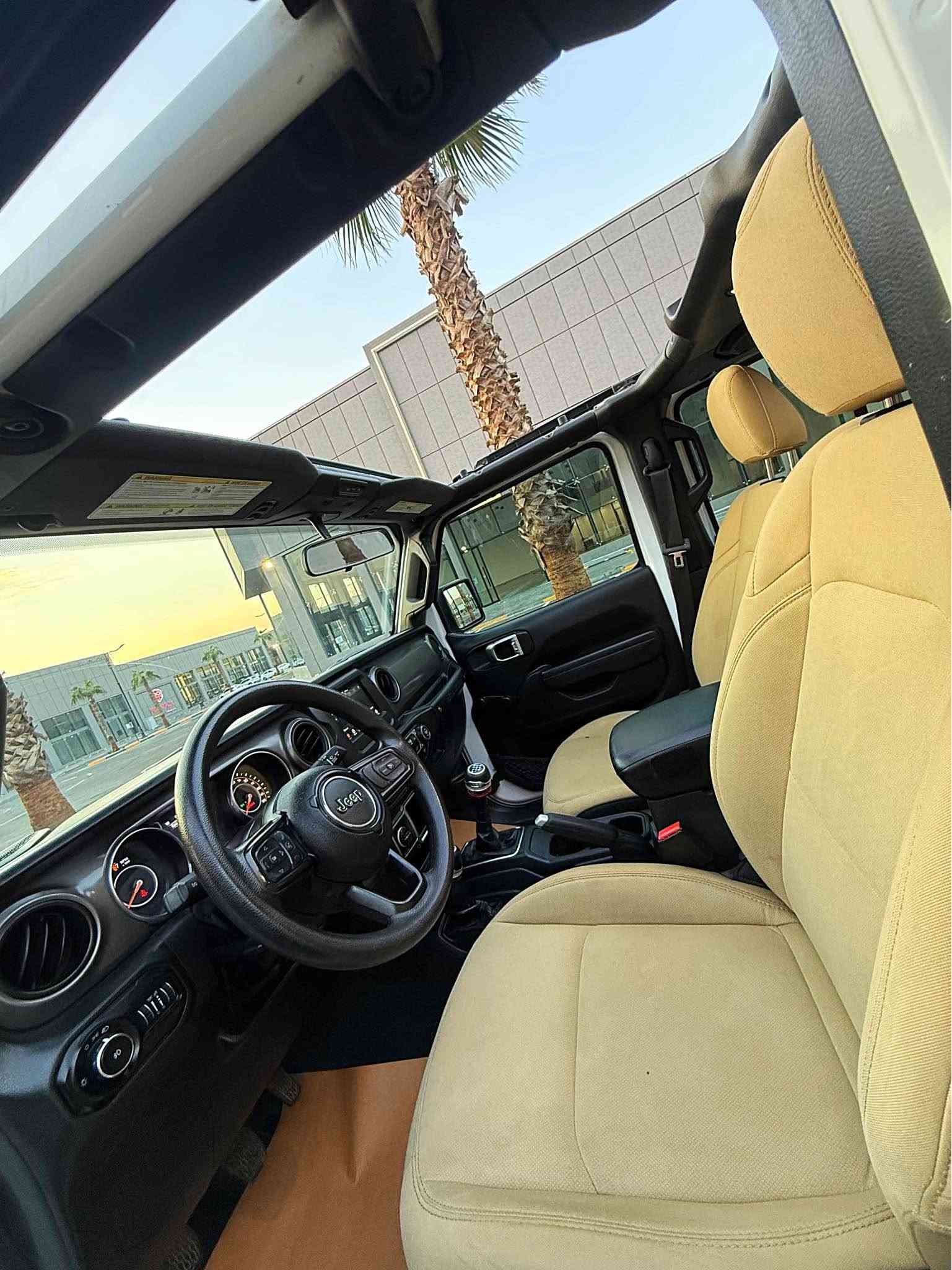{Jeep Wrangler 2022}
🇺🇸~~~~~~~~~~~~~~215$~~~~~~~~~~~~~~🇺🇸
            ( وارد امريكى بدون صبغ و بدون تعديل )
               (سياره گير عادى 4*4 كامل تزويد )
موديل : 2022
مكينه : V6 سلند 3.6ليتر بنزين 
ماشيه : 35الف مايل حقيقى 
لون : ابيض
رقم شاصى : 1C4HJXDG9NW124191
رقم : اربيل سنوى جديد حتى 2030 تحويل مباشر 
مواصفات: فول عادى بس بصمة و كاميرا و دبل اكسل
مكينه و گير و كهربائي كل شرط 

مكان سياره / اربيل شارع ٦٠ 
رقم موبيل / ***********
                   ***********
              (سيارة جاهزه الحمدلله بدون اى نقص)
~~~~~~~~~~~~~~~~~215$~~~~~~~~~~~~~~~~ أربيل, العراق
