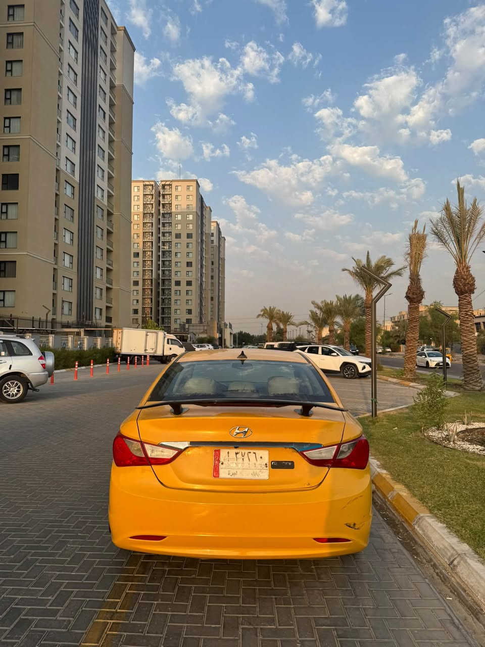 السلام عليكم
للبيع او مرواس حسب القناعه 
سوناتا ٢٠١٣ امريكي 
حادثه باب وربه من الجاملغ 
يدون دواخل 
نص موصفات 
محرك جي دي اي 
كشن كهرباء 
شاشه تاب 
فول تحكمات استيرن 
كشنات تتفئه 
تبرد ثلج 
السياره جاهزه فضل الله 
تحويل ثاني يوم 
السعر ٨٠ وبيه مجال بسيط
*********** 
مكاني بغداد حي الجهاد
