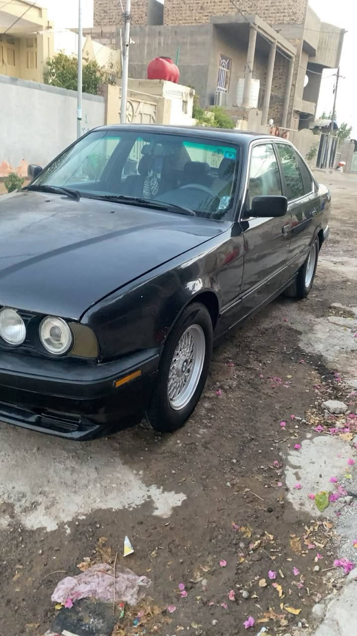 بي ام 535 لون اسود كذاب موديل 1990 مكينه وكير جديدات شاديلها غرفه جديده تبريد غير شغال ورقم بغداد جديد سعر60 ورقه أو مراوس أب بي ام مكان السياره النجف ***********
