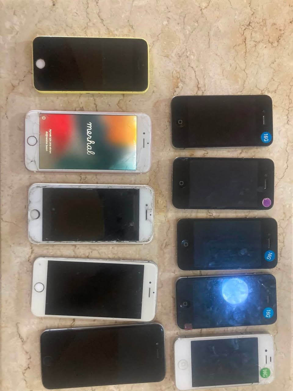 اجهزه قطع غيار
ايفون 4 عدد 5 شغالات شاشه بدون بطاريه 
ايفون 6 قطعتين طافي 
ايفون 6s قطعتين واحد طافي الثاني قافل ايكلود شغال 
ايفون 5c يشتغل ويطفه لو سوفت لو بطاريه 
السعر للكل 100 الف 
واتساب ***********
يوجد توصيل
