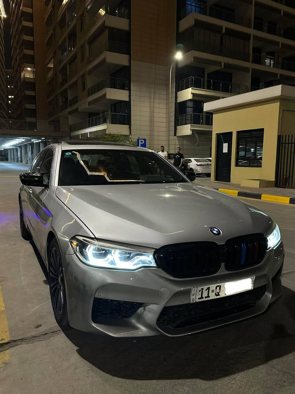 (( 210 ورقه بيع سريع )) 
BMW 530i فول مواصفات 2019 أمريكي 
فتحه كراسي كهرباء + مومري ستيرن كهرباء صندوك كهرباء شاشه جبيره 
حادثها سطحي بيها قطعتين وقطعه كلير  
السياره صدرها تايرات سيرفز كله جديد 
ماشيه 98 الف السياره كلش جديده 
(( صفر مسج كير مكينه شواصي مكفول ))
رقمها بغداد باسمي العنوان المنصور
***********
