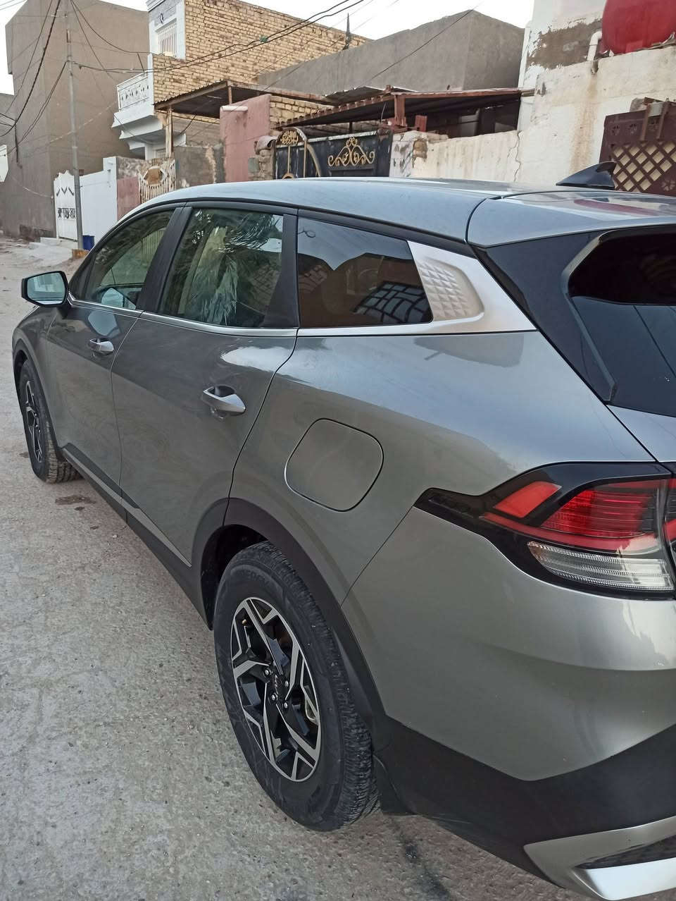 السلام عليكم 
سبورتج امريكي نضافه فول المالك صديقي ديوانيه ماشيه ٦١ ميل حادثه بسيط مثل ما مبين بصوره  فقط بنيد بدون دواخل 
السعر ١٨٣ وبيه مجال للستفسار 
***********
