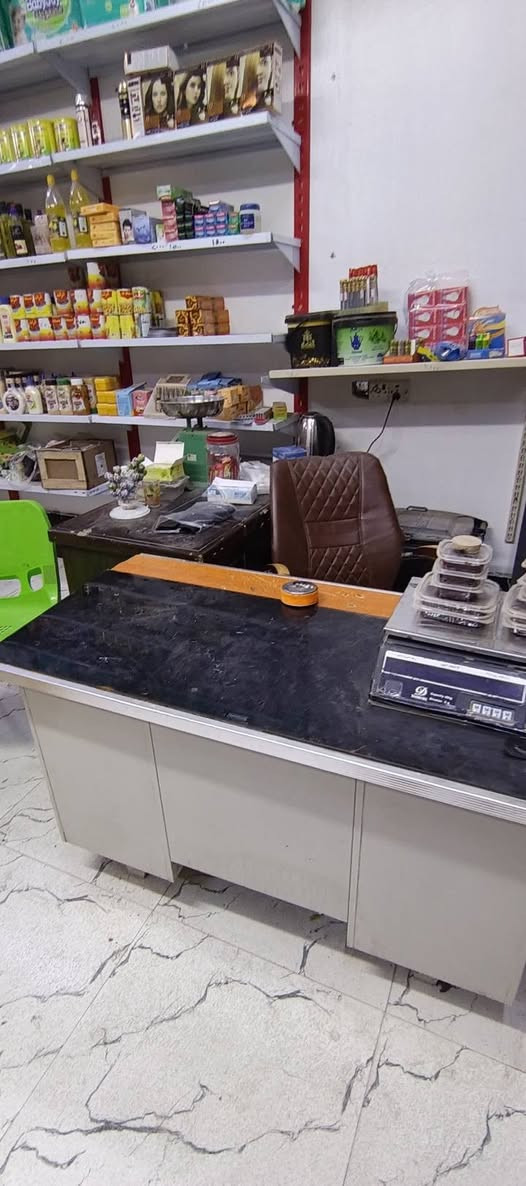 تعزيلة أسواق شلعة بيع مستعجل بيها رفوف خير من الله و سبالت كنتوري عدد ثنين شغالات بس واحد ما مشدود نقصه بواري فقط سستم كامرات عدد 4 ما مشدودات سلات اجباس 7 و ثنين كبار مال ليز و عوارض تبريد عدد 5 ثلاثة شغالات و ثنين عطلانات و عوارض بطحيه عدد ثنين وحده شغاله والثانية عطلانه و عارضة جكاير و عارضة بهارات و ثنين ميز كاشير و سفينة وسطيه المكان البصرة حي الأصدقاء للتواصل ع هاي الأرقام  ***********
***********
