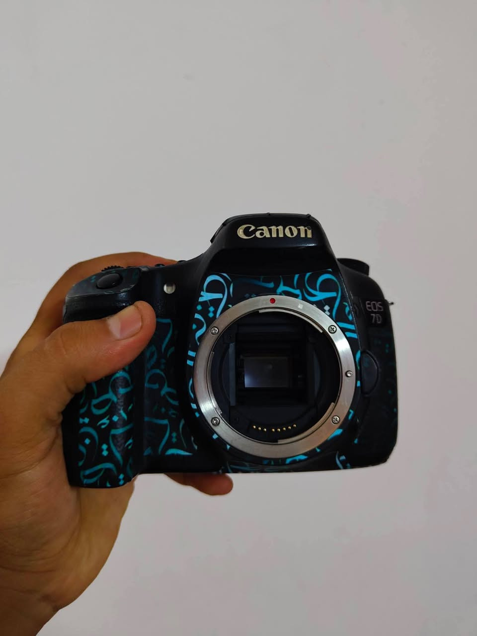 #للبيع_كانون7d
للبيع !!!
كانون 7d الكامرا نظيفة مع عدستين ورام وبطارية وجنطة .
العدسة الاولى 18-55
والعدسة الثانية 55-250
الشتر ماعرفه شكد يشهد الله.. اخذتها صار فتره بسيطة .. وسبب البيع (( اشتريت كامرا احدث ))
مكاني الرشاد ... مجاور مدينة الصدر 
السعر تواصل واتساب ((***********)) وبخدمتكم
توصيل ماعندي اعتذر تجي للبيت وتاخذها وتدلل
