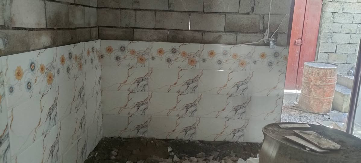 السلام وعليكم 
اسطه سراميك جدران وارضيه كاشي بورسلين وبايات درج شغل داخل الموصل هذا رقمي بي واتساب ***********
