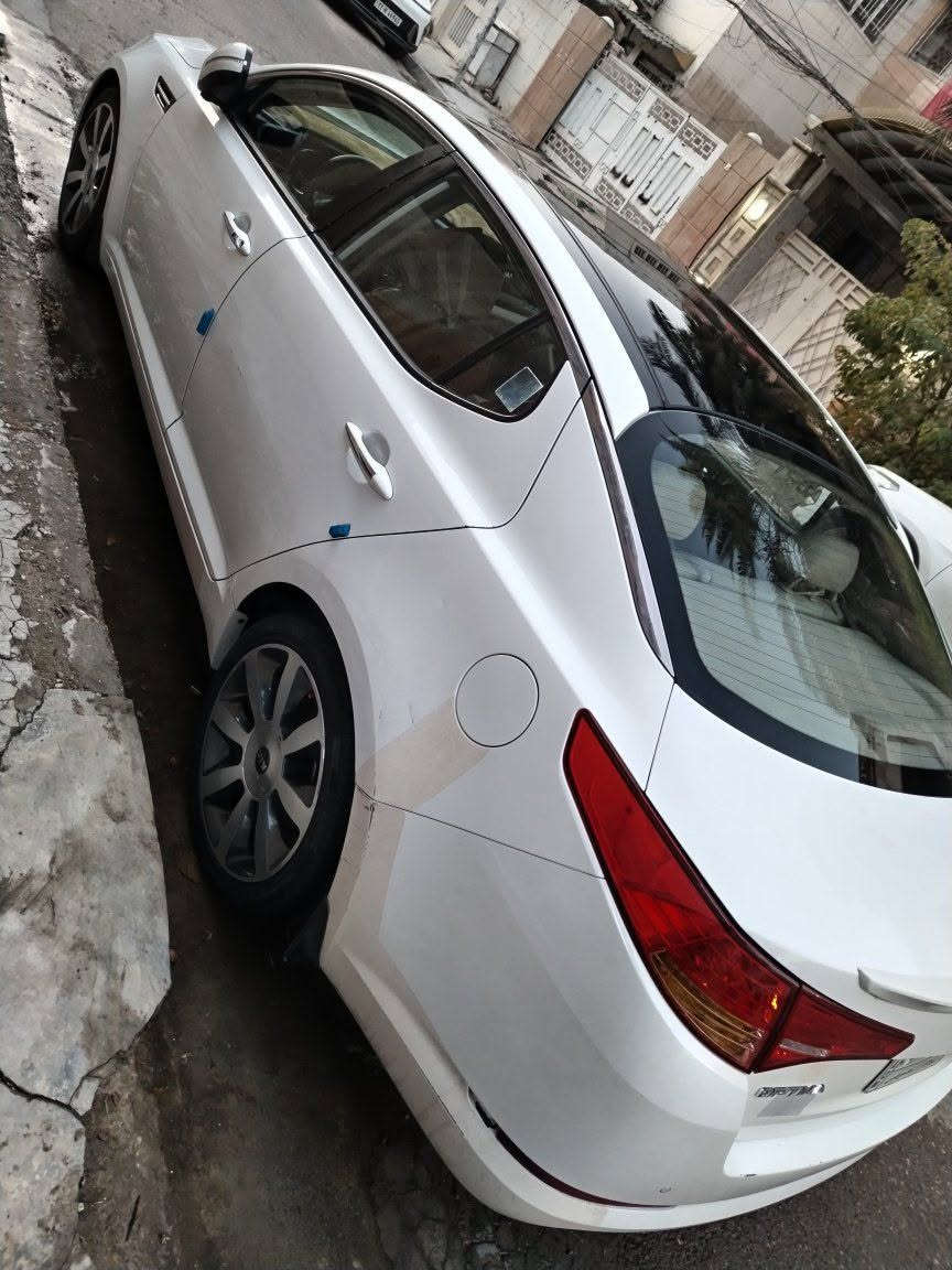 السلام عليكم
كيا اوبتيما 2012 خليجي فول مواصفات
بنوراما
مري شفط
قطعتين تبريد
كشنات جلد
شفتات استيرن
تحكم استيرن
خمسة ويل كب
محرك 2000 دوش
السيارة ما بيها صبغ على كد الي محدد بالبنيد
السعر 137 ورقة
للاتصال ***********
