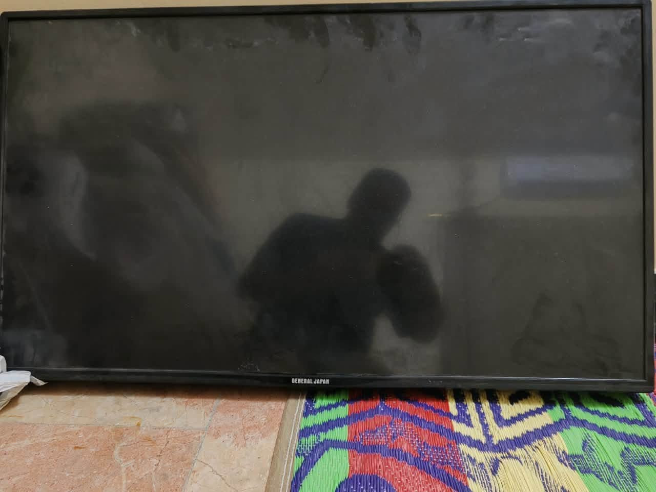 مبردات للبيع حجم كبير عدد 2
شاشات عدد 4 
مبردات وحده منها عطلنه وما صلحتها وثانيه شغاله وقويه

المكان ناصريه شارع النهر 
***********
كل وحده وسعرها تريد تعرف تفاصيل خاص
